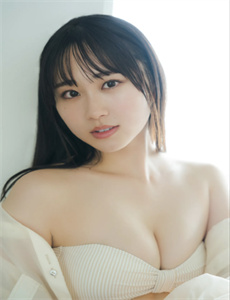 《翁公咬着小娇乳H边走边欢视频》